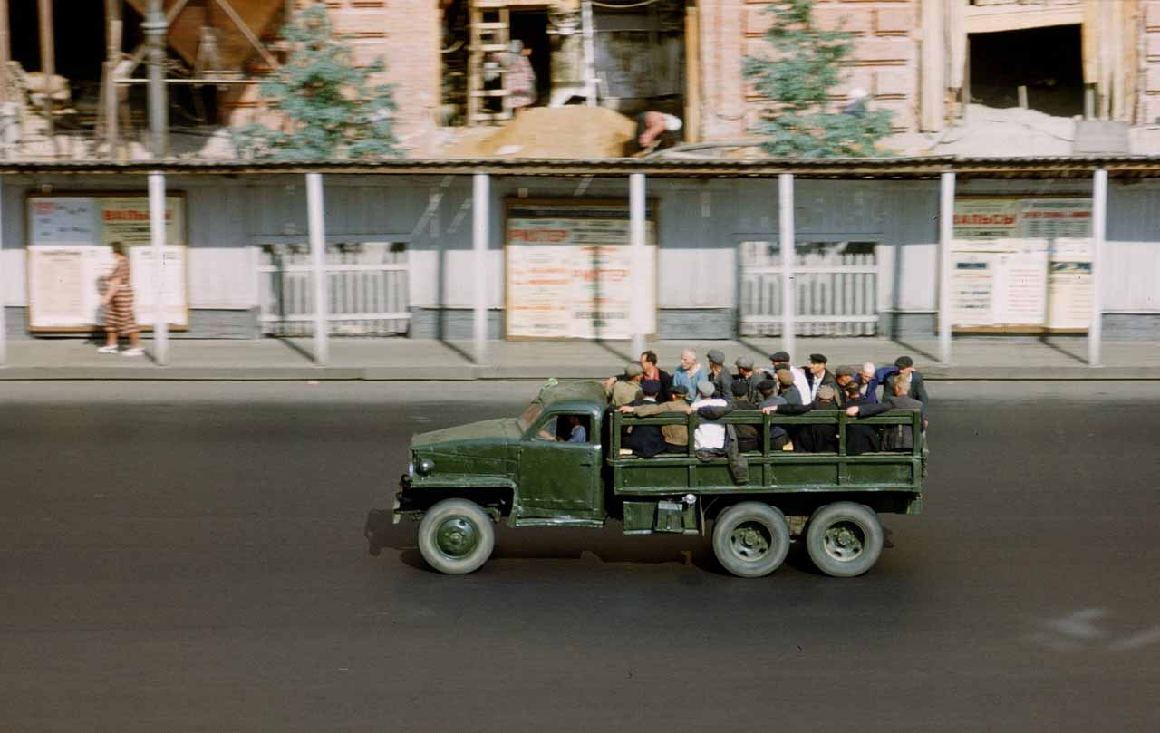 Москва, Новинський бульвар, 18, навпроти американського посольства